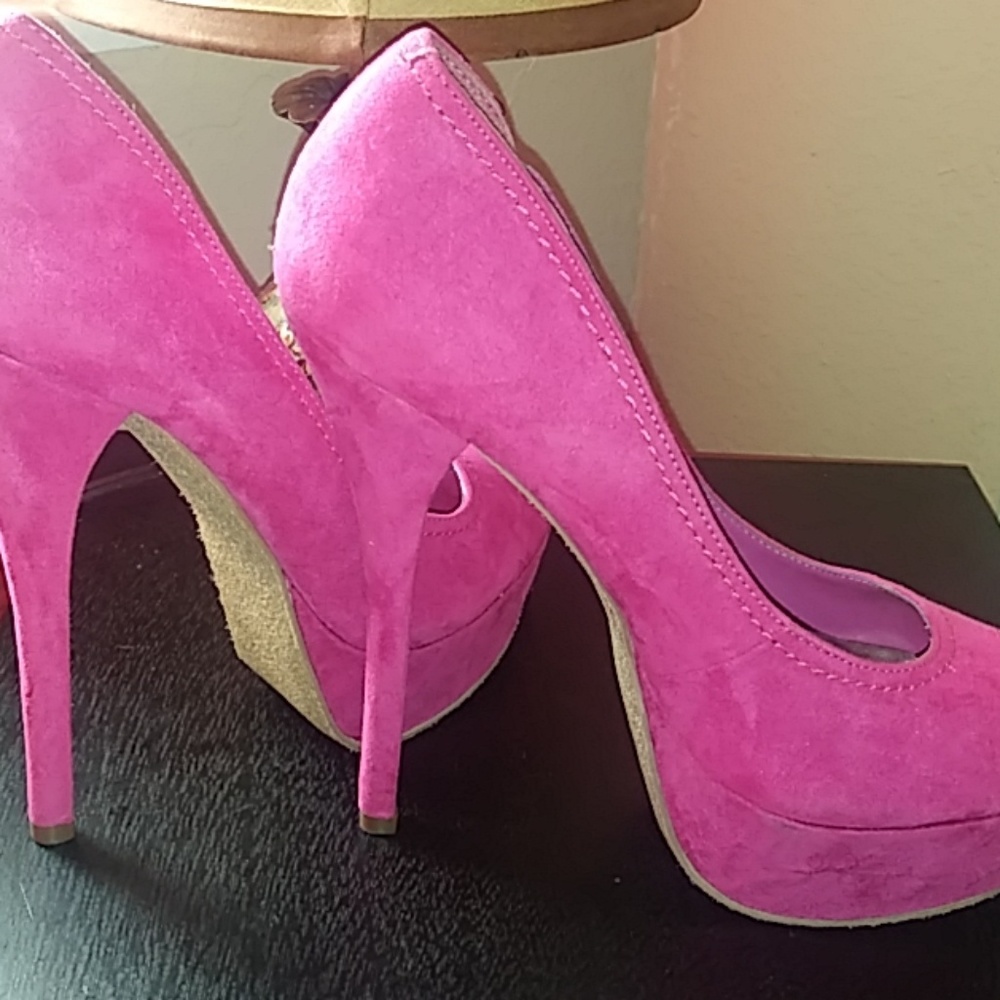 shoe - Picture 2 of 2
